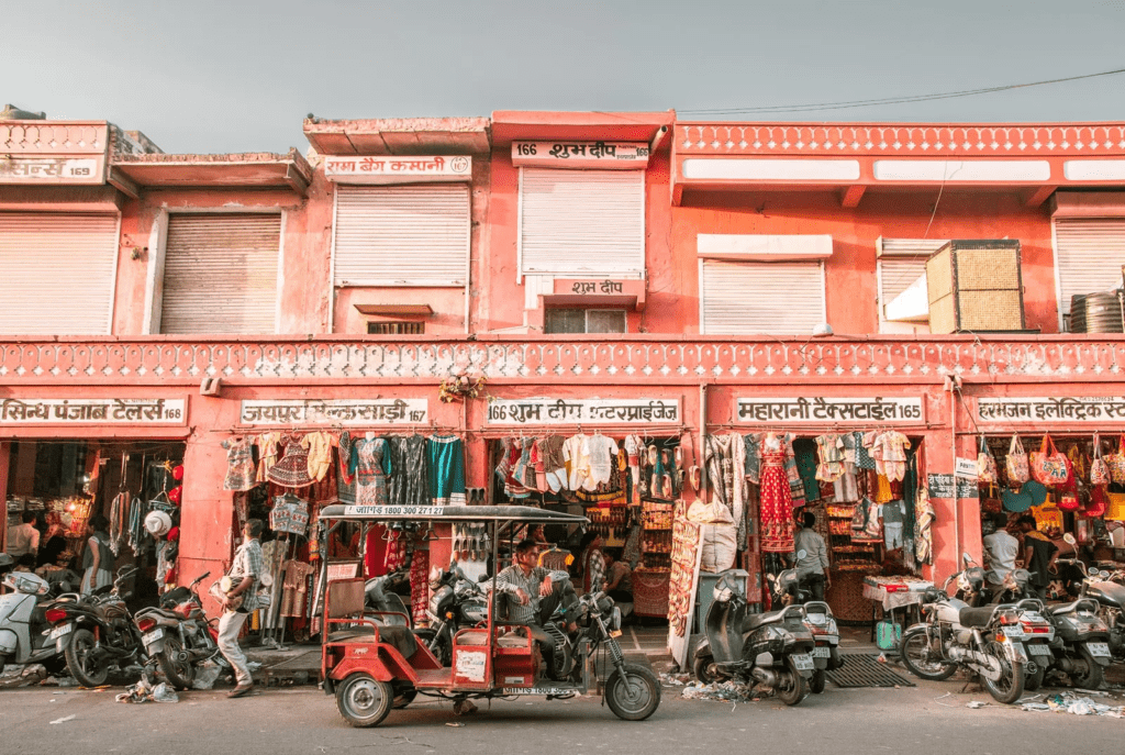 Calles de la Ciudad Rosa en la India. Primer viaje a la India.