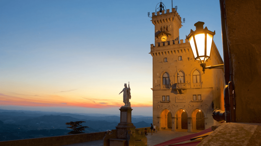 Cosas que ver en San Marino, Palacio Público de la Plaza de la Libertad