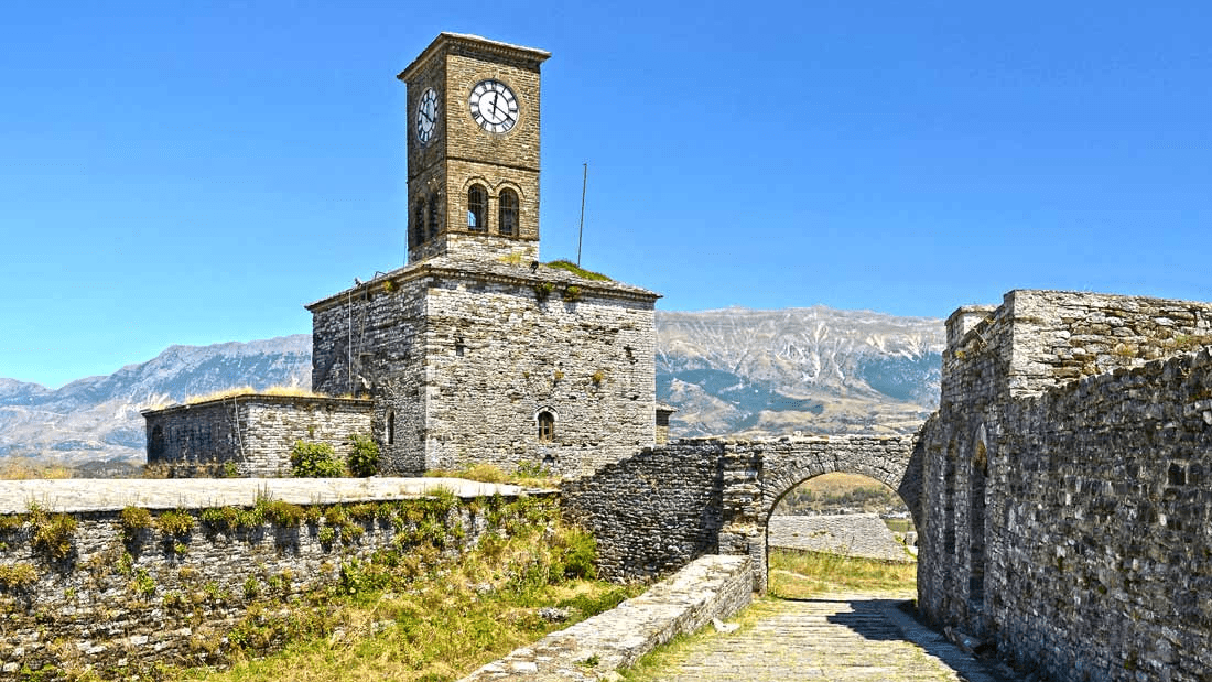 10 lugares que ver en Albania imprescindibles. Viajar a Albania. El Castillo de Gjirokastër