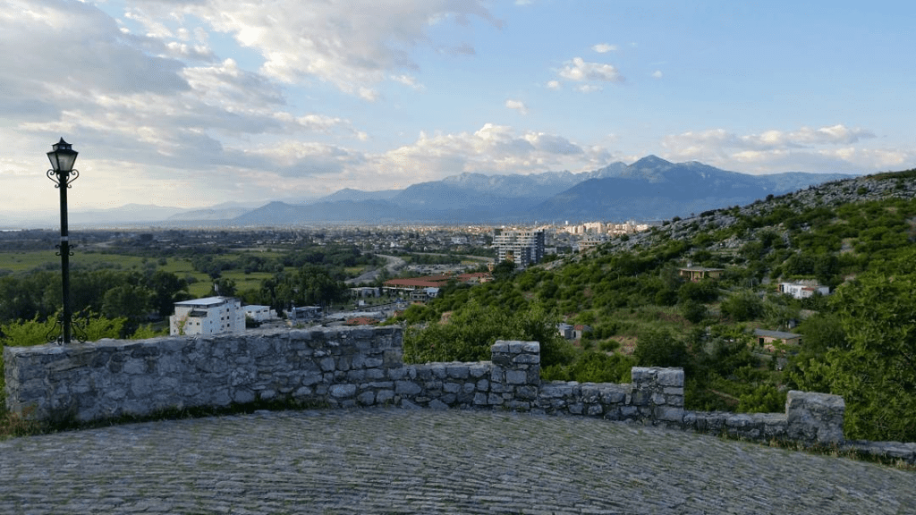 10 lugares que ver en Albania imprescindibles. Viajar a Albania. Shkodër, la ciudad más grande del norte de Albania.