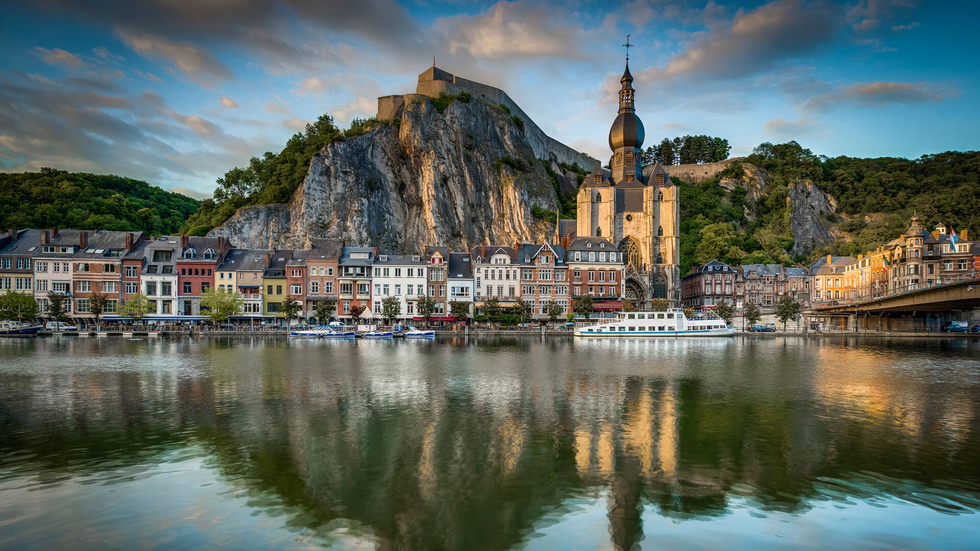 Dinant Ciudad que ver en Bélgica. Viajar a Bélgica