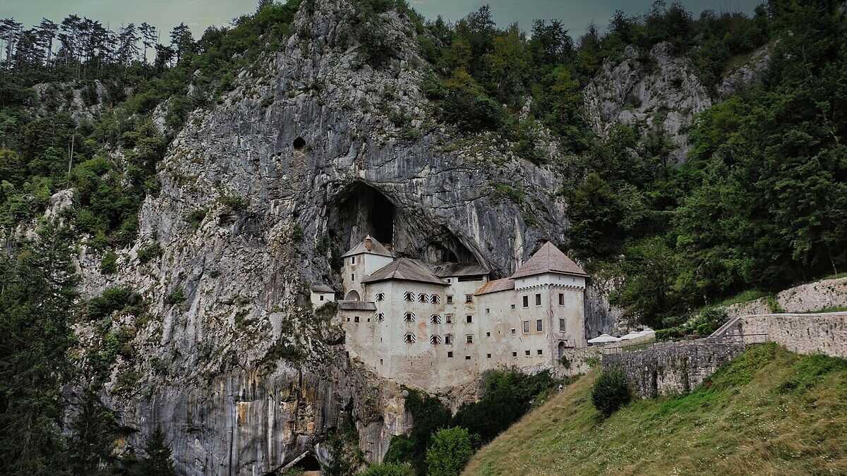 El Castillo de Predjama, cosas que ver en Eslovenia.